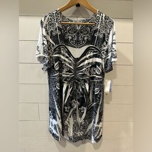 United World Black and White Women's Top- size 2XL